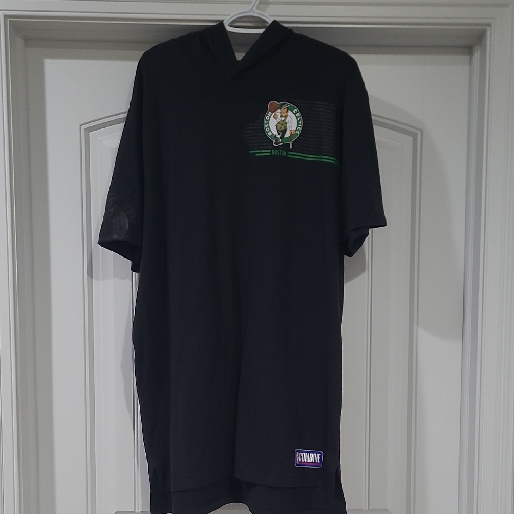 Under Armour Boston Celtics Black Short-Sleeve Hooded T-shirt
